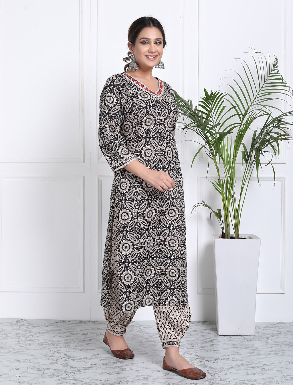 Black floral jaal suit set